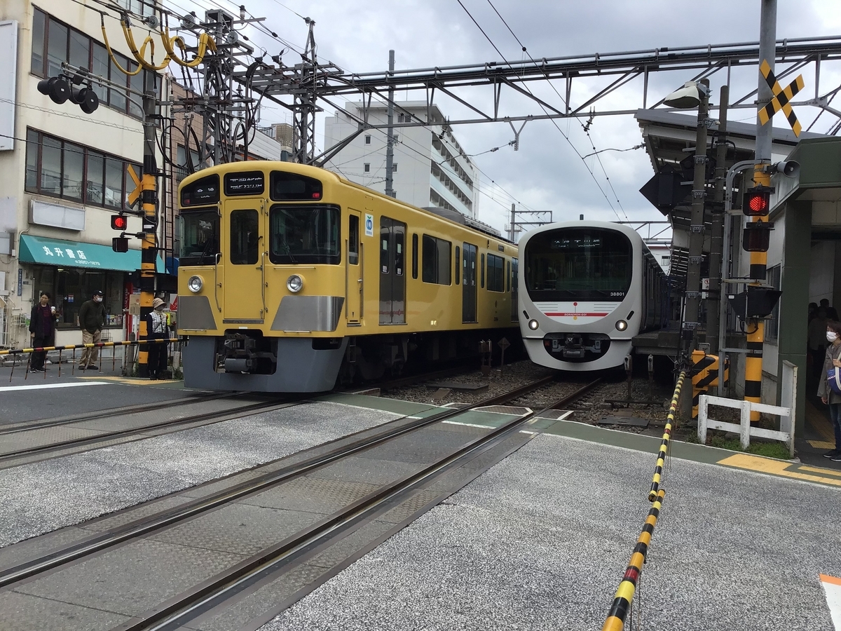 ぶらり鉄道沿線RUN  西武新宿線新宿駅ー下落合駅を走る